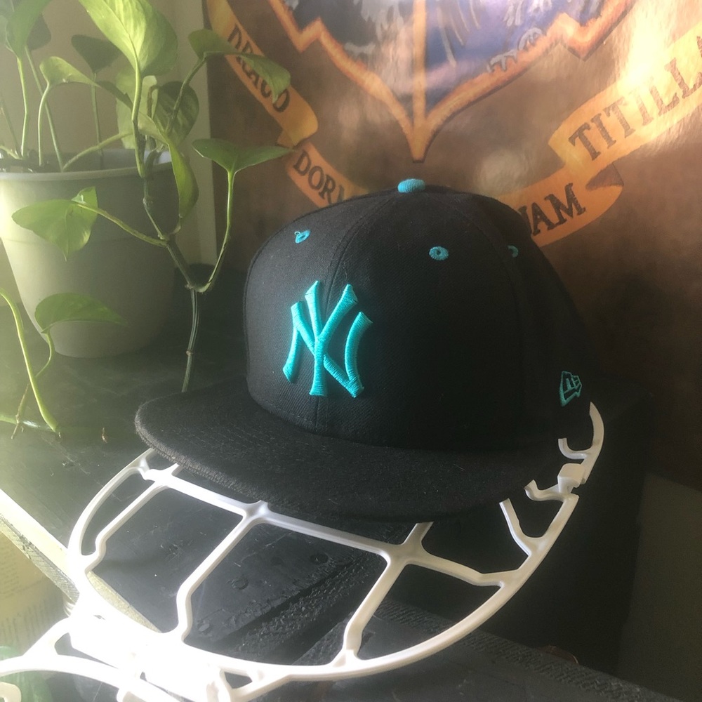 Fitted black and teal NY hat